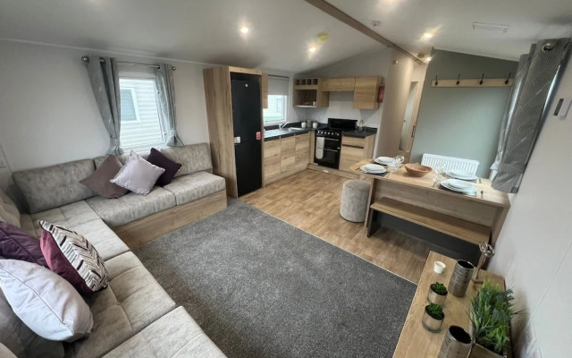 8 Guests - Swimming Pool - 1min to the Beach