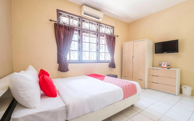 Super OYO 1568 Stasiun Ka Cirebon Guest House