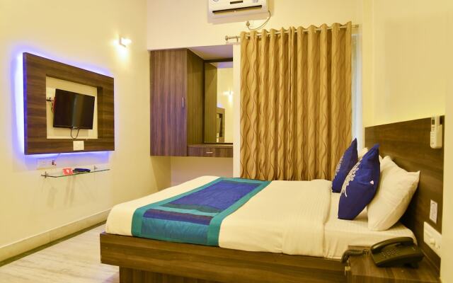 OYO 4448 Hotel Suresh Plaza