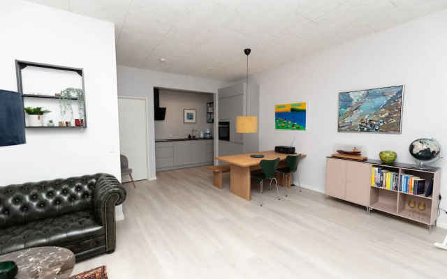 Charming Artistic Retreat | Panoramic View