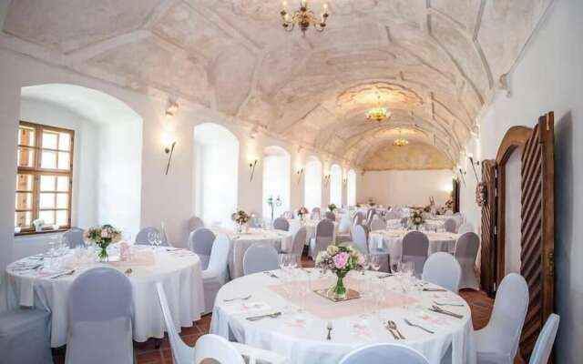 Chateau Goldenstein