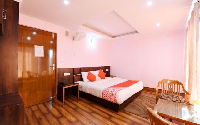 OYO 15765 Hotel Eve