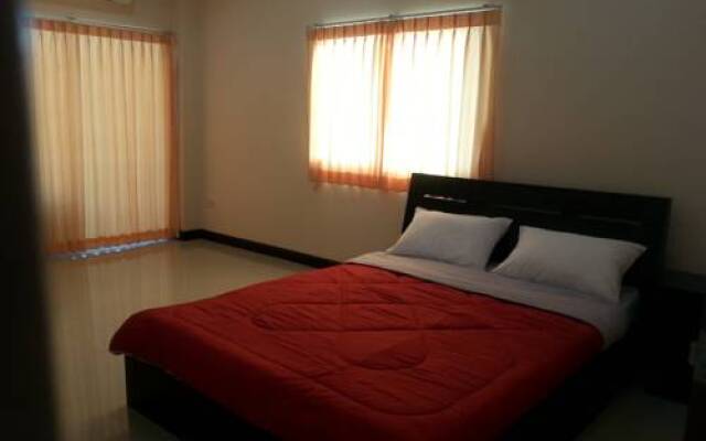 Aumnuaychai Apartment