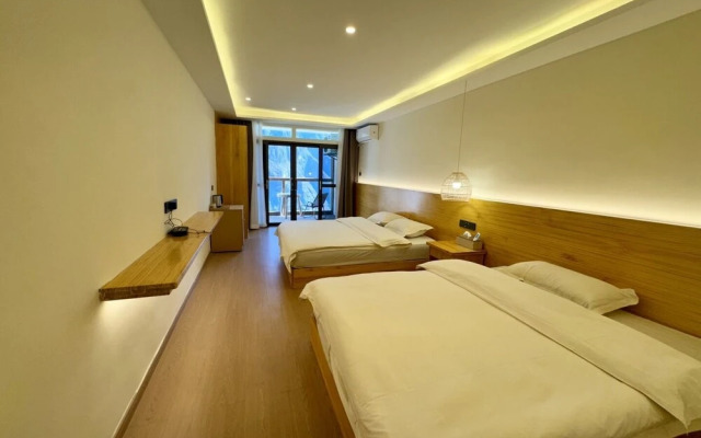 Tiger Leaping Half Way Guest House