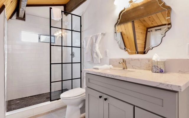 1976-bear Cabin 3 Bedroom Home by RedAwning