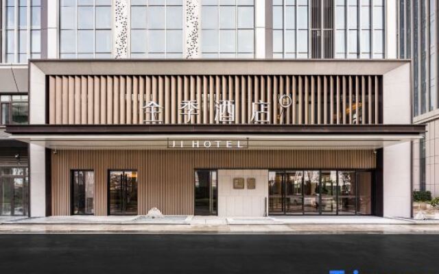 JI Hotel (Qingdao Qiche Beizhan Xianjiazhai Subway Station)