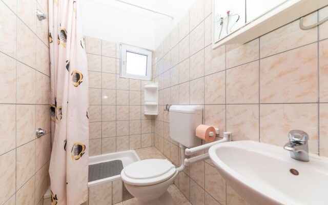 Nice Apartment in Vinisce With 2 Bedrooms and Wifi