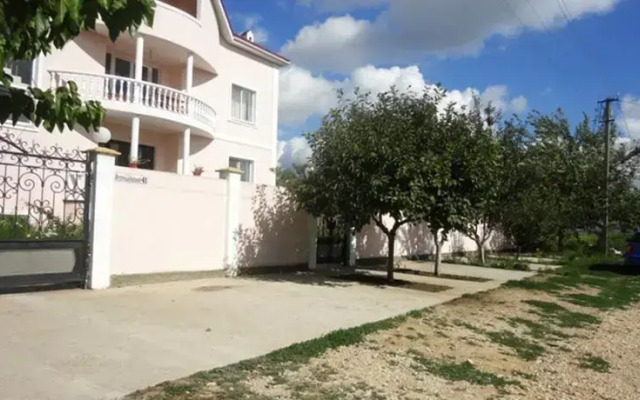 Mini Hotel Artsah Leto