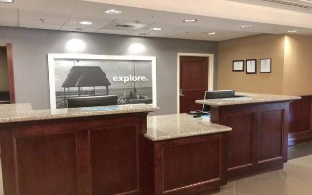 Hampton Inn & Suites Norfolk-Airport