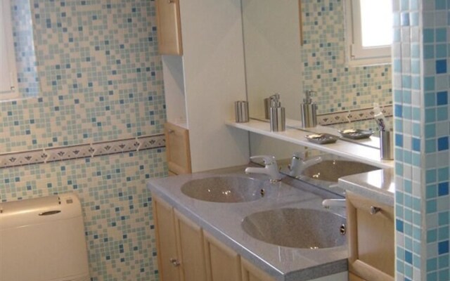 La Petite Maison Dans Les Prés