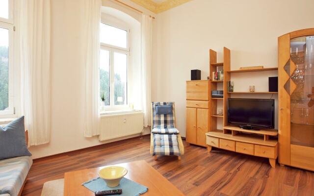 Moderne Villa in Borstendorf mit Park