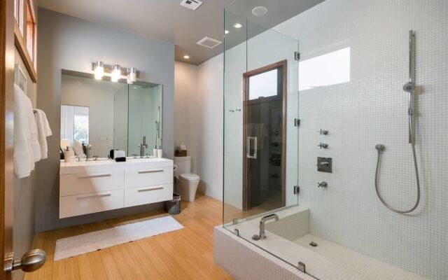 New Architectural House Rooftop Deck 3BD