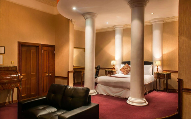 Russell Court Hotel
