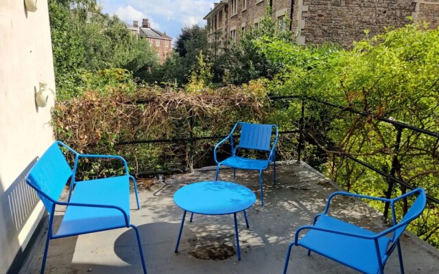 Serene 2 Bedroom Apartment in Clifton