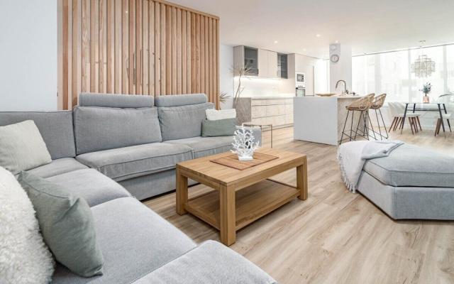 Eac3f- Modern & Light Apartment Steps From the sea