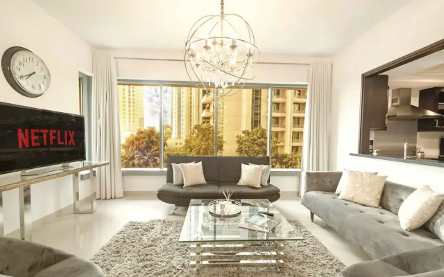 LUX The Downtown Blvd Suite