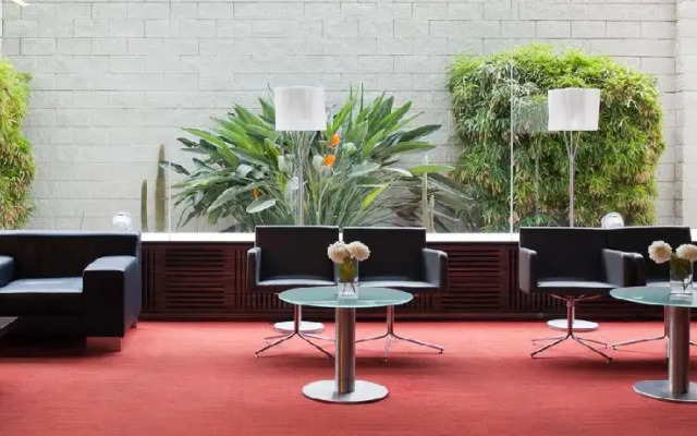 Отель ILUNION Barcelona