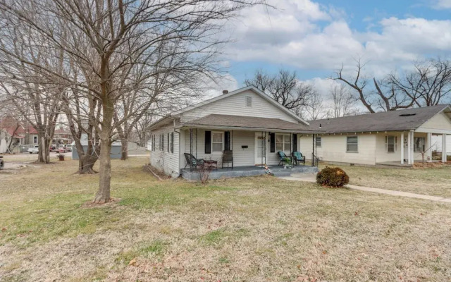 Walkable & Updated Nevada Home: Family Friendly!