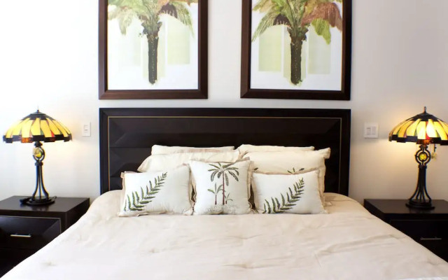 CR Luxury Los Sueños Condos