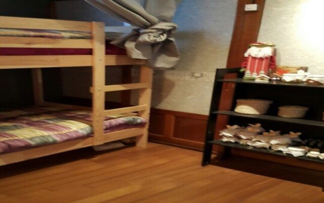 Eoot Hanok Guesthouse
