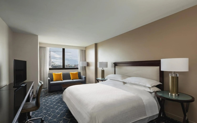 Sheraton Norfolk Waterside Hotel