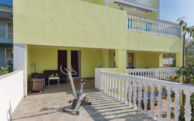 Nice Home in Stinjan With Wifi and 4 Bedrooms