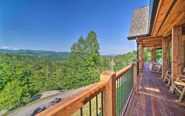 Spacious Mountain Retreat w/ Hot Tub + Views!