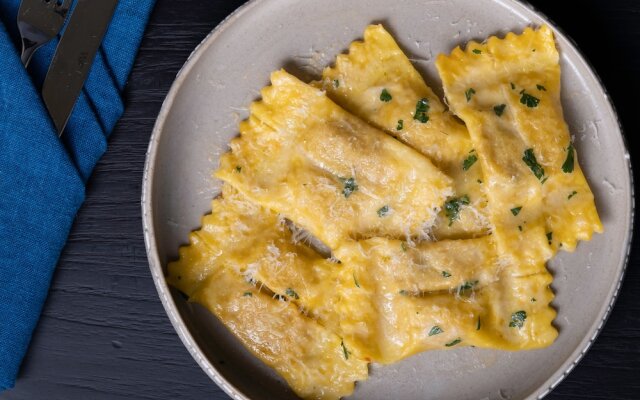 Boni Beach Hotel & Restaurant