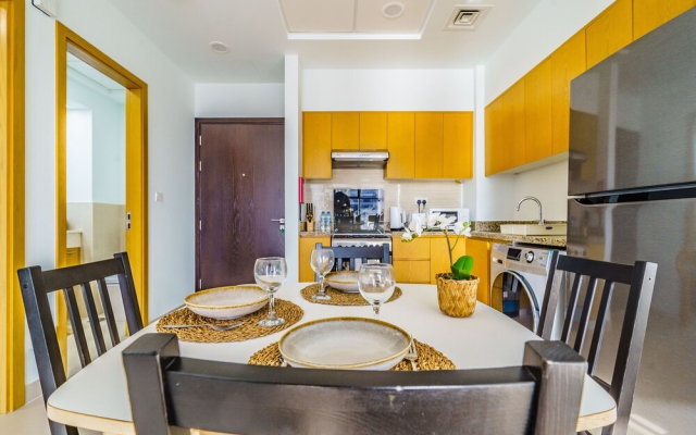 Monty - Downtown Stylish Condo With Beautiful City Views