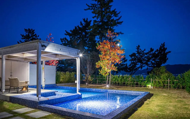 Mezzo All Suite Villas