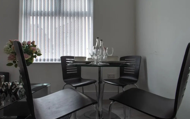 Lux Apartments 4 Bedroom House Molyneux