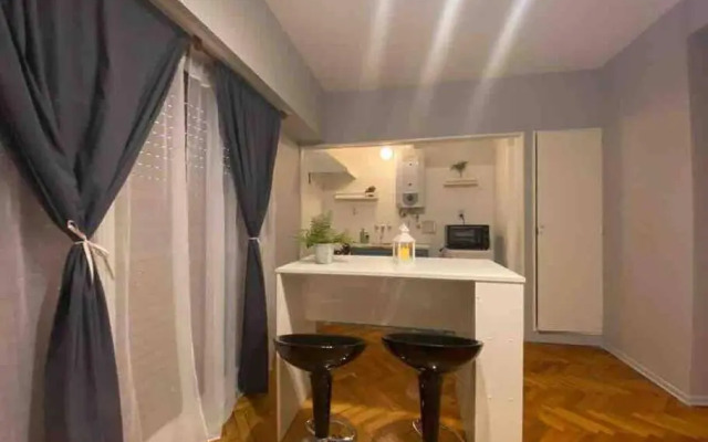 Monoambiente muy luminoso 2 cuadras Plaza de Mayo.