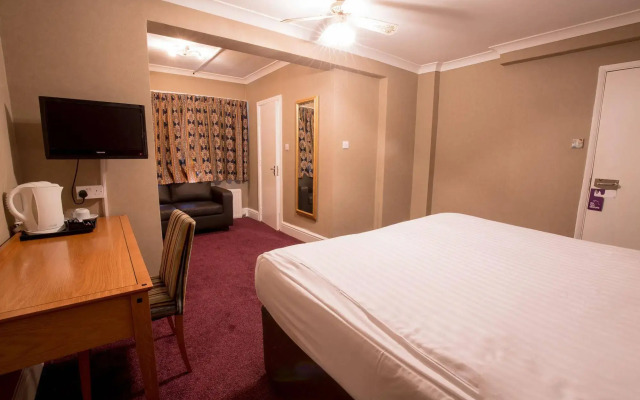 Rossmore Hotel