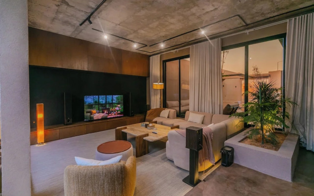 Portal Chalets With Private Pool-Al Arid