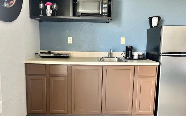 Hometowne Studios & Suites By Red Roof Washington