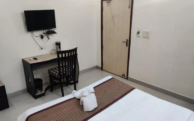 OYO 19453 Hotel Holy Basil