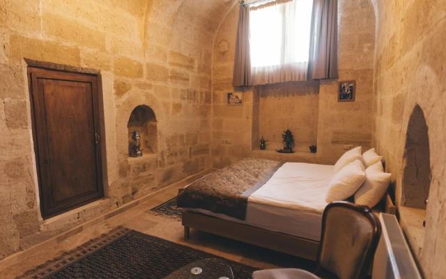 Kapalos Cave Hotel
