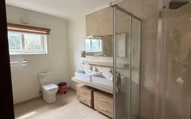 4BR Town House Cantonments. Pool. Garden
