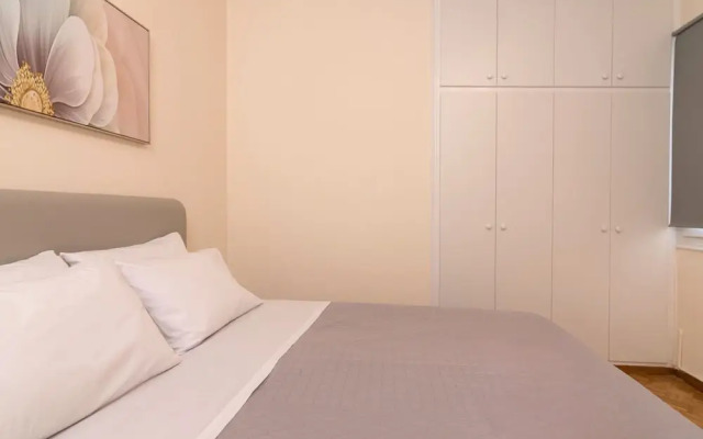 Phaedrus Living: City Center Flat Michalakopoulou