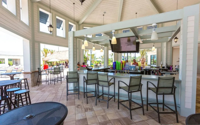 Amazing 4bdr House Storey Lake