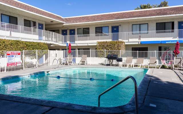Motel 6 Mojave, CA
