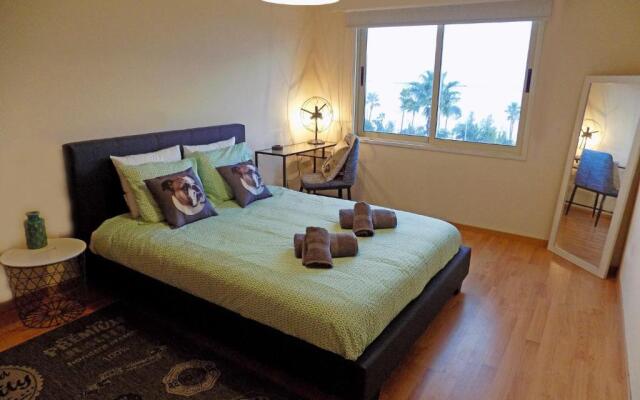 3b Seafront Retro apt - Olympic beach