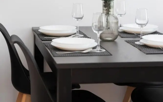 Spacious Apartment for 4 by Renters