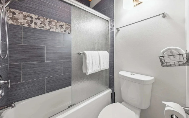 Kingswood Village Escape For 4