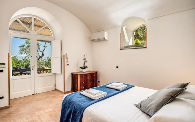 Villa Giulia amazing villa with pool, patio, bbq and sea views