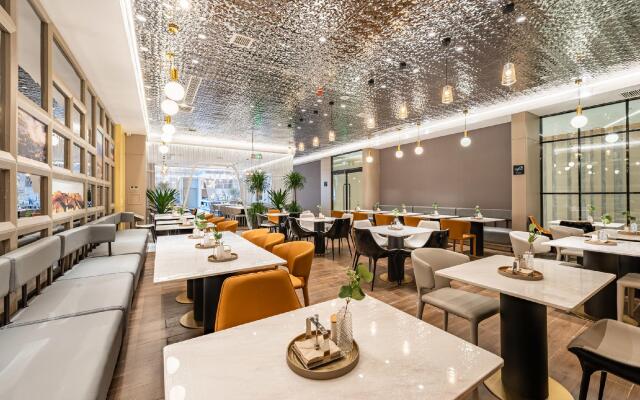 Atour Hotel Altay