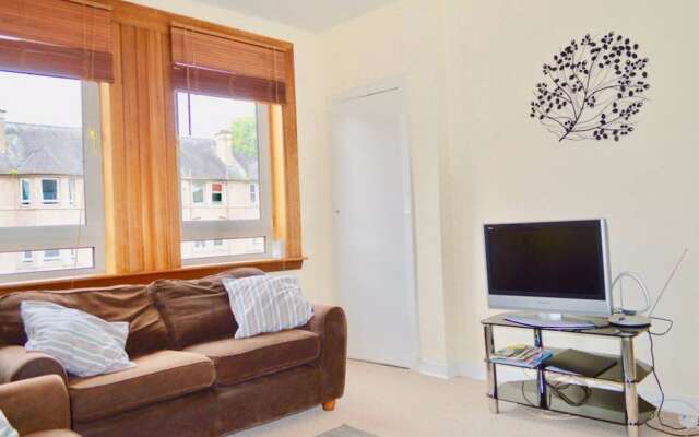 2 Bedroom Flat With Free Street Parking