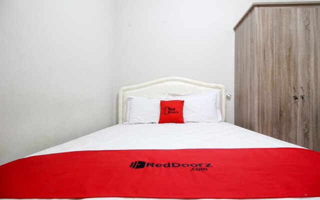 RedDoorz Plus near Rumah Sakit JIH