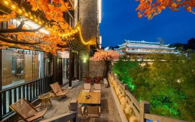 Sulu Lotus Junzi Pavilion Hotel (Fenghuang Ancient City Yunqiao Branch)