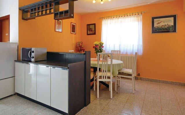 Awesome Home in Vinez With Wifi and 7 Bedrooms